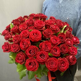 Шикарный букет из 51 красной розы