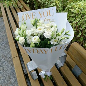 Белая эустома