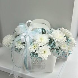 Сумочка с хризантемой и гипсофилой