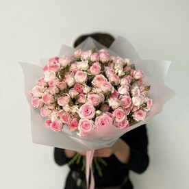 Кустовые розы в матовой упаковке