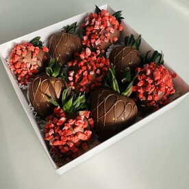 Клубка в шоколаде Клубничка