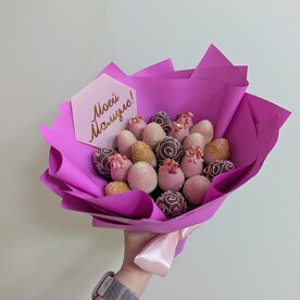 Букет из клубники три шоколада "Сладкое удовольствие"