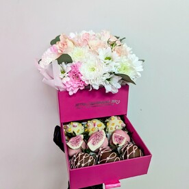 Шкатулка на 9 ягод микс шоколада с цветами