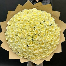 Белая роза Аваланж 60 см 101 шт