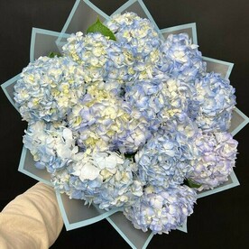 Букет с синими Гортензиями 15 шт
