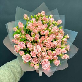 Букет с кустовой розой Одилия 29 шт