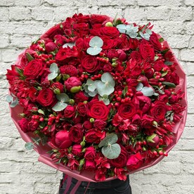 Большой красный авторский букет