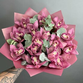 Букет с розовыми Орхидеями Цимбидиум