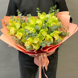 Букет с зелеными Орхидеями Цимбидиум