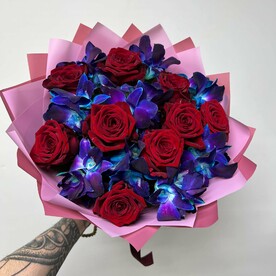 Букет с красными розами и Орхидеями