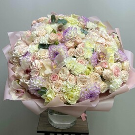 Нежный букет с Георгинами и Орхидеями