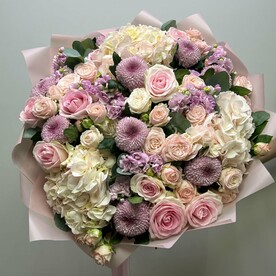 Сборный букет с Гортензией и Хризантемой