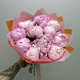 Яркий букет с ароматными Пионами 11 шт