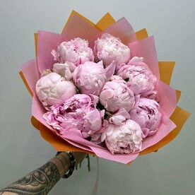 Яркий букет с ароматными Пионами 9 шт
