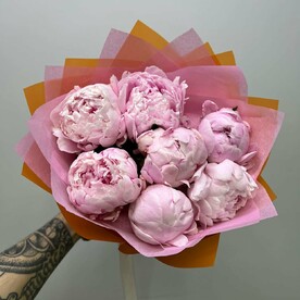 Яркий букет с ароматными Пионами 7 шт