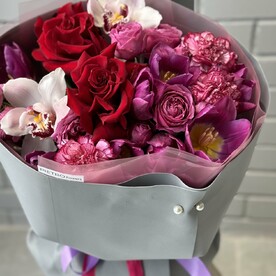 Стильный букет с орхидеей