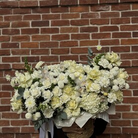 Плетеное кашпо в белых оттенках