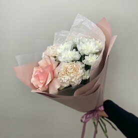 Милый цветочный комплимент с французской розой