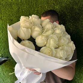 21 белая ароматная голландская роза