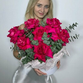Французские Розы с эвкалиптом в коробке