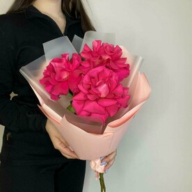 Букет-комплимент ярких французских роз Пинк флоид