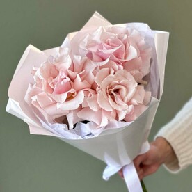 Нежный букет комплимент розовая французская роза