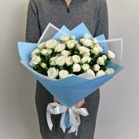 Нежная кустовая роза