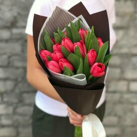 Тюльпаны красные