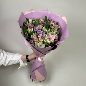 Букет из альстромерий