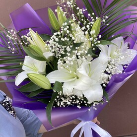 Роскошный букет ароматных лилий
