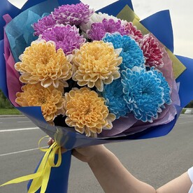 Букет ярких хризантем « после дождя»