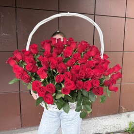 101 Красная Роза Кения в корзине