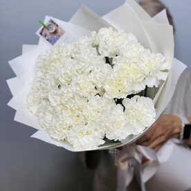 Букет из воздушных белых диантусов