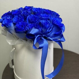 Синие Розы в шляпной коробке