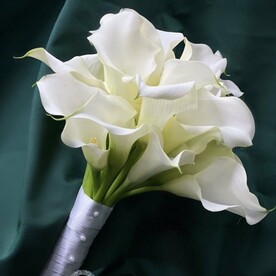 Букет невесты из белых калл