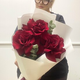 Французские розы с эвкалиптом