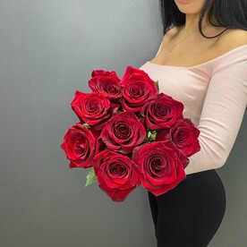 9 красных роз