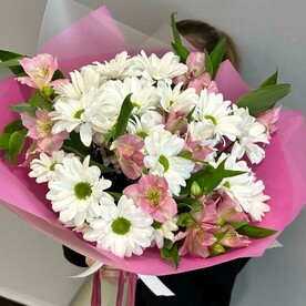 Букет из кустовой хризантемы и альстромерии