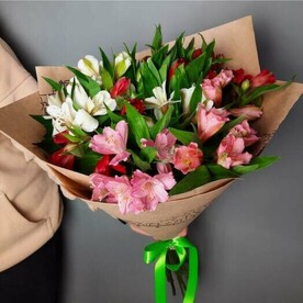 Букет из стойких альстромерий