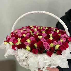 201 роза в корзине