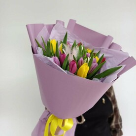Букет из 25 микс тюльпанов
