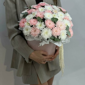 "Громадная Нежность" Хризантема в большой шляпной коробке