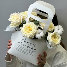 «Ванильный латте» композиция из ароматных пионовидных роз