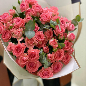 Букет из кустовой розы