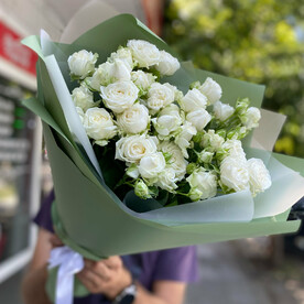 Пионовидная Роза кустовая «нежность»