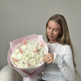 Букет из белоснежной хризантемы и сухоцветов