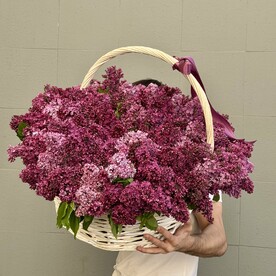 Сирень в корзине