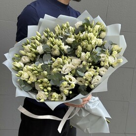 Лизиантус с эвкалиптом