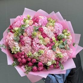 Авторский букет из нежных цветов