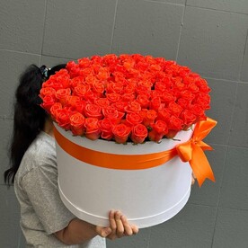 101 оранжевая Роза в шляпной коробке
